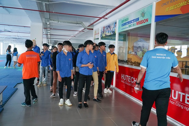 HUTECH đón học sinh trường THPT Phan Đình Phùng (Lâm Đồng) đến tham quan 24