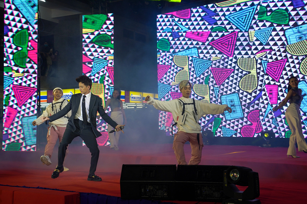 Sinh viên HUTECH hào hứng với “tiệc âm nhạc” cùng Ngô Kiến Huy trong showcase MV 72 phép thần thông 165