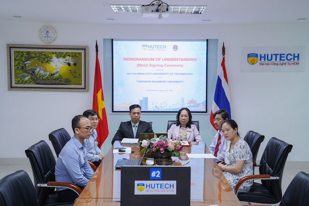 The signing of MOU between HUTECH and Thepsatri Rajabhat University in promoting academic and cultural exchange 33