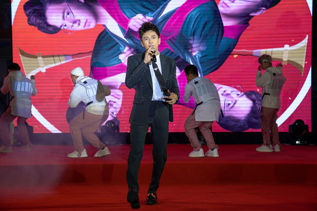 Sinh viên HUTECH hào hứng với “tiệc âm nhạc” cùng Ngô Kiến Huy trong showcase MV 72 phép thần thông 192