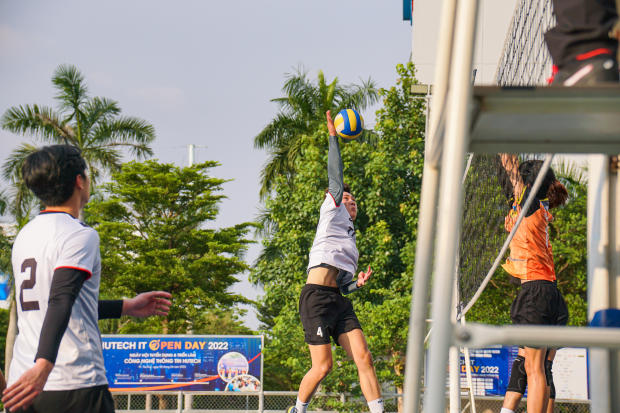 Album ảnh HUTECH Games 2022 - Chung kết Bóng chuyền nam: Khó đoán ngôi vô địch 120