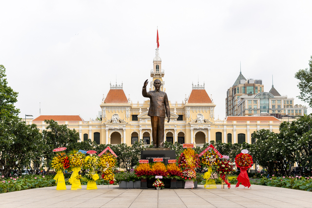 Đoàn Thanh niên HUTECH dâng hương, dâng hoa kỷ niệm 132 năm ngày sinh Chủ tịch Hồ Chí Minh 111
