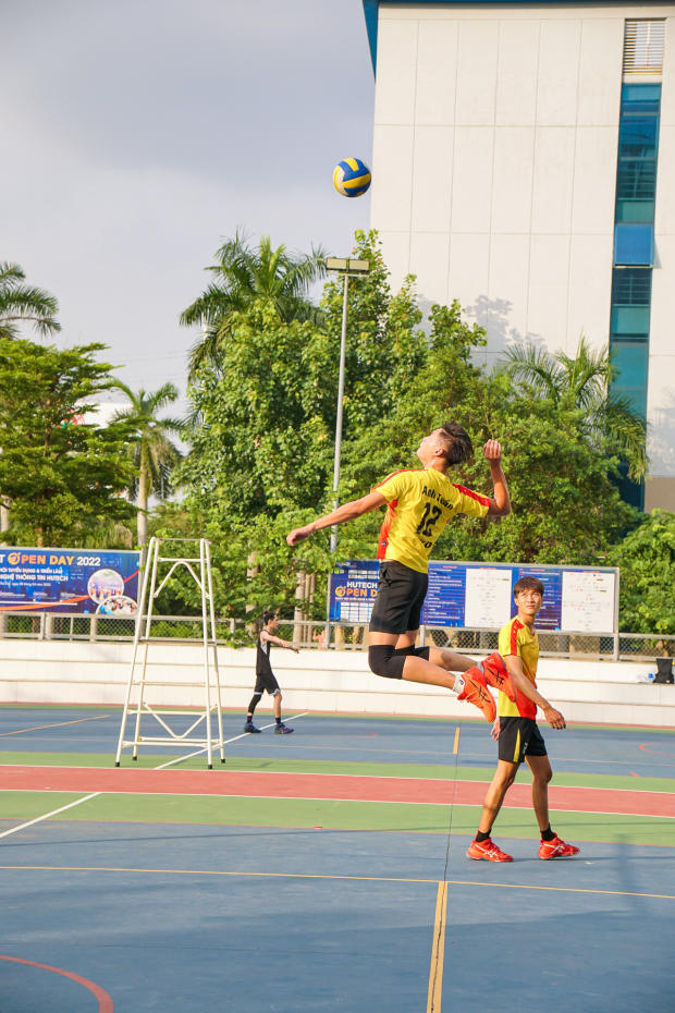 Album ảnh HUTECH Games 2022 - Chung kết Bóng chuyền nam: Khó đoán ngôi vô địch 36