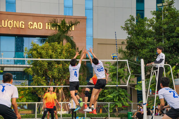 Album ảnh HUTECH Games 2022 - Chung kết Bóng chuyền nam: Khó đoán ngôi vô địch 14