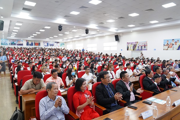 “Dialogue with the CEO” March 2021: The President of Vietnam Tourism Association engages in a dialogue with "future colleagues" at HUTECH 68