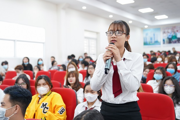 “Dialogue with the CEO” March 2021: The President of Vietnam Tourism Association engages in a dialogue with "future colleagues" at HUTECH 134