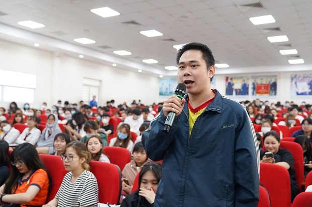 “Dialogue with the CEO” March 2021: The President of Vietnam Tourism Association engages in a dialogue with "future colleagues" at HUTECH 143