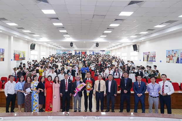 “Dialogue with the CEO” March 2021: The President of Vietnam Tourism Association engages in a dialogue with "future colleagues" at HUTECH 154