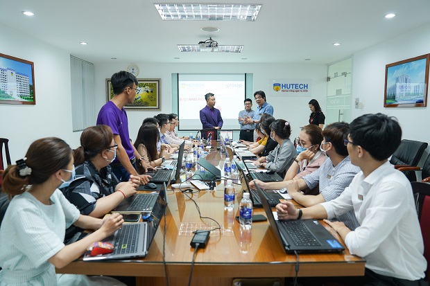 Khoa Quản trị kinh doanh HUTECH tổ chức Tập huấn Thực hành Thương mại điện tử trên Web Builder 70