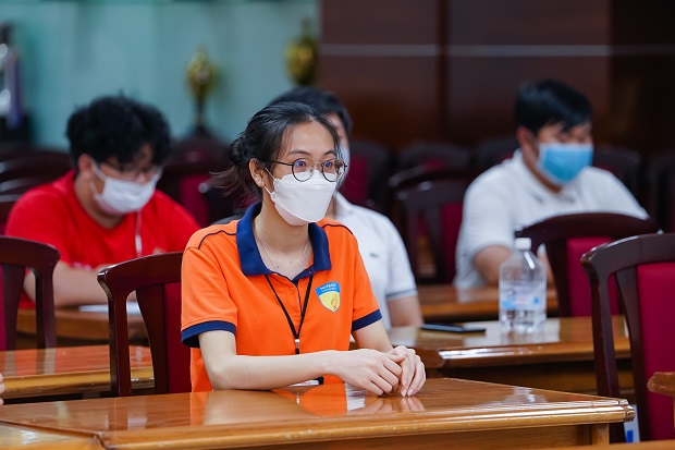 “HUTECH beside you” số 02: Bác sĩ Trương Hữu Khanh “mách” bí quyết để đến trường an toàn trong điều kiện bình thường mới 24