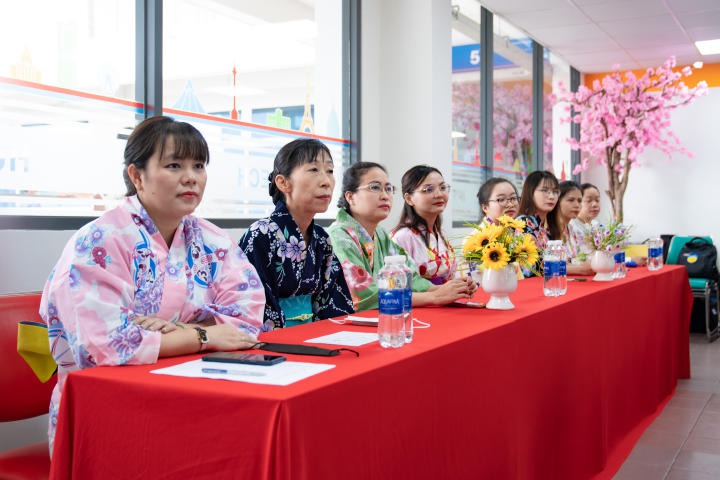 Sinh viên Nhật Bản học tìm hiểu văn hóa quà tặng Nhật Bản qua cuộc thi “Gói yêu thương - Trao hạnh phúc” 16