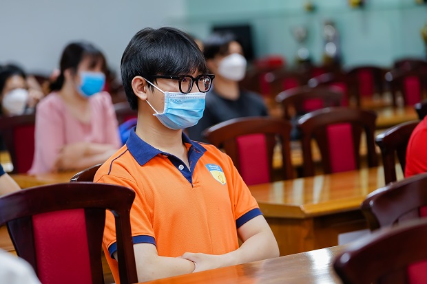 “HUTECH beside you” số 02: Bác sĩ Trương Hữu Khanh “mách” bí quyết để đến trường an toàn trong điều kiện bình thường mới 21