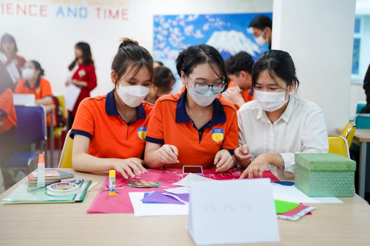 Sinh viên Nhật Bản học tìm hiểu văn hóa quà tặng Nhật Bản qua cuộc thi “Gói yêu thương - Trao hạnh phúc” 66