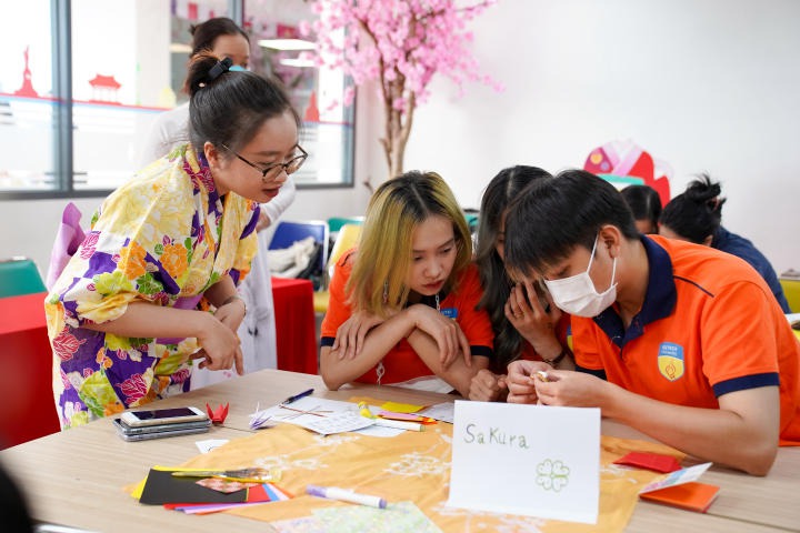 Sinh viên Nhật Bản học tìm hiểu văn hóa quà tặng Nhật Bản qua cuộc thi “Gói yêu thương - Trao hạnh phúc” 73