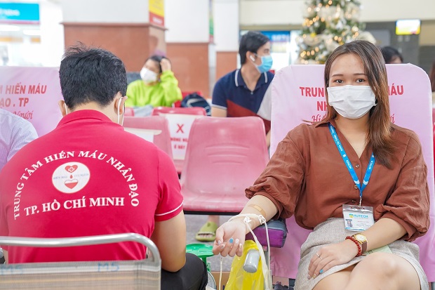 Nhiều cán bộ - giảng viên - nhân viên và sinh viên HUTECH hiến máu tình nguyện trong không khí “5K” 80