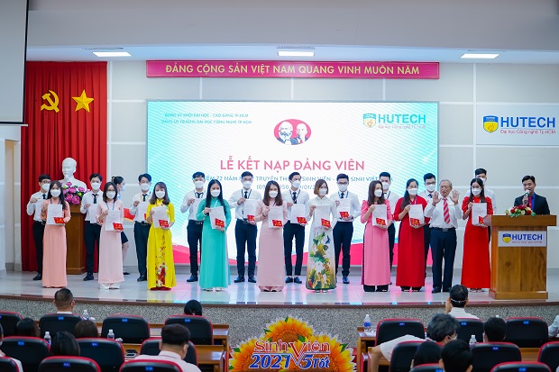 HUTECH kết nạp 19 Đảng viên nhân kỷ niệm 72 năm Ngày Truyền thống Học sinh - Sinh viên Việt Nam 10
