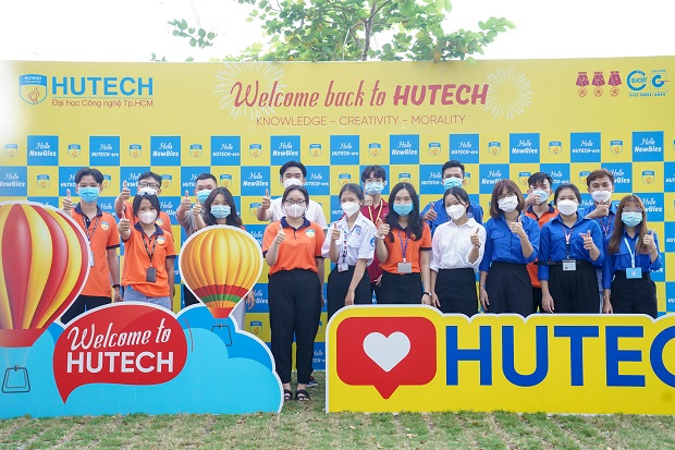 Hôm nay, sinh viên HUTECH chính thức bắt đầu học kỳ “bình thường mới” tại Trường 50