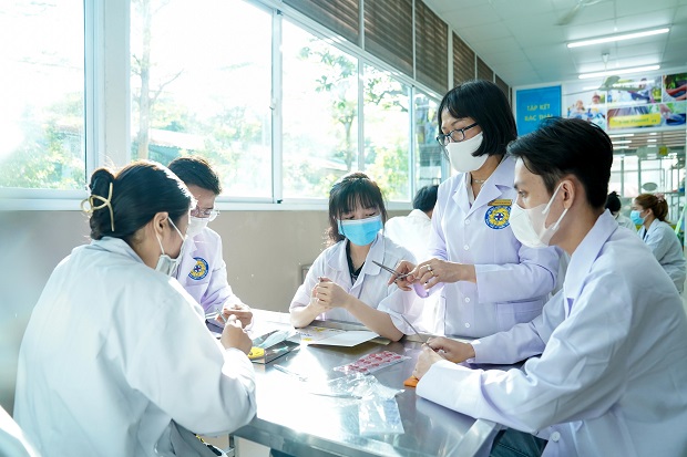 Hôm nay, sinh viên HUTECH chính thức bắt đầu học kỳ “bình thường mới” tại Trường 103