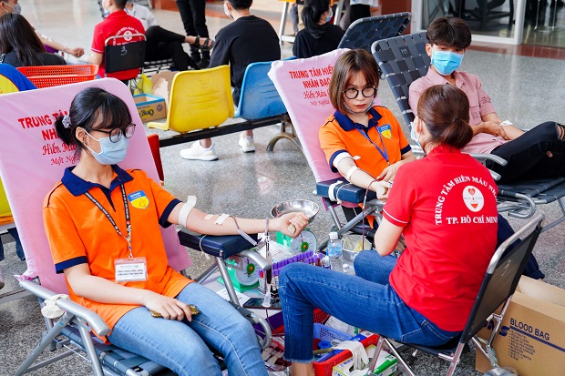 Đông đảo sinh viên HUTECH tham gia hiến máu hưởng ứng Tháng Thanh niên 2021 64