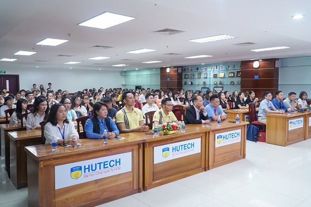 More than 300 jobs for HUTECH students the Enterprise Recruitment program in June 38