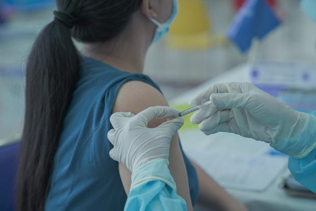 HUTECH continues to deploy Covid-19 vaccination for members of the faculty and staff 141