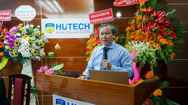 HUTECH hosts the Industry Revolution 4.0 Conference and its applications in the field of economics 216