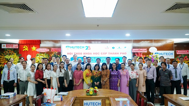 HUTECH hosts the Industry Revolution 4.0 Conference and its applications in the field of economics 219
