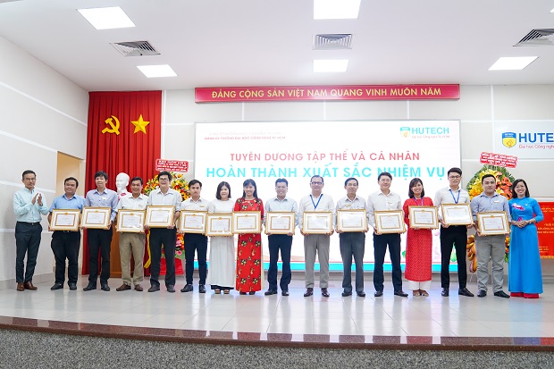 HUTECH tổ chức Lễ kỷ niệm 90 năm ngày thành lập Đoàn TNCS Hồ Chí Minh, kết nạp Đảng cho 08 quần chúng ưu tú 128