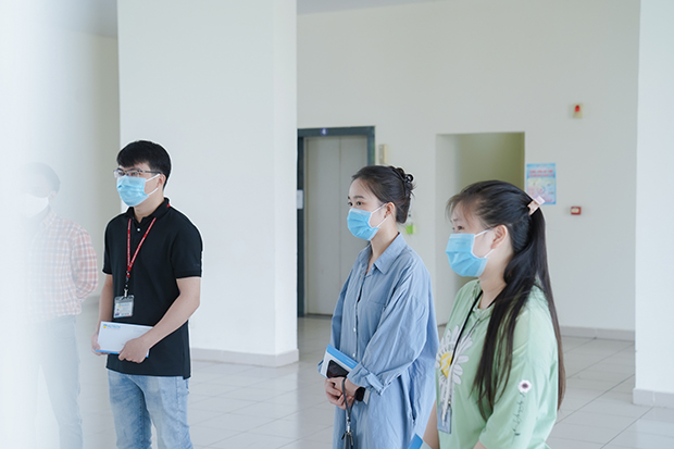 HUTECH thăm hỏi, tặng quà cho 05 sinh viên gặp khó khăn bởi dịch bệnh tại KTX ĐHQG TP.HCM 15