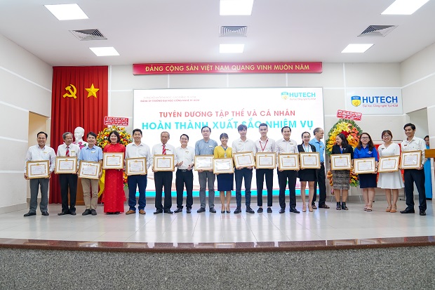 HUTECH tổ chức Lễ kỷ niệm 90 năm ngày thành lập Đoàn TNCS Hồ Chí Minh, kết nạp Đảng cho 08 quần chúng ưu tú 122