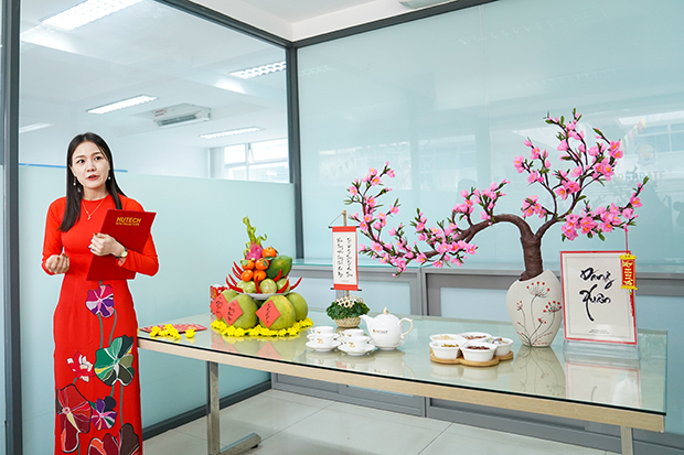 Bright spring colors to welcome Tet at HUTECH 72