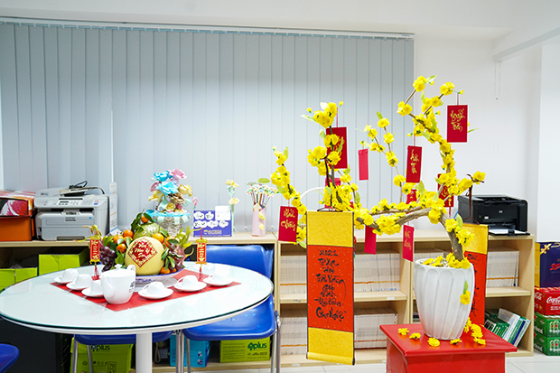 Bright spring colors to welcome Tet at HUTECH 142
