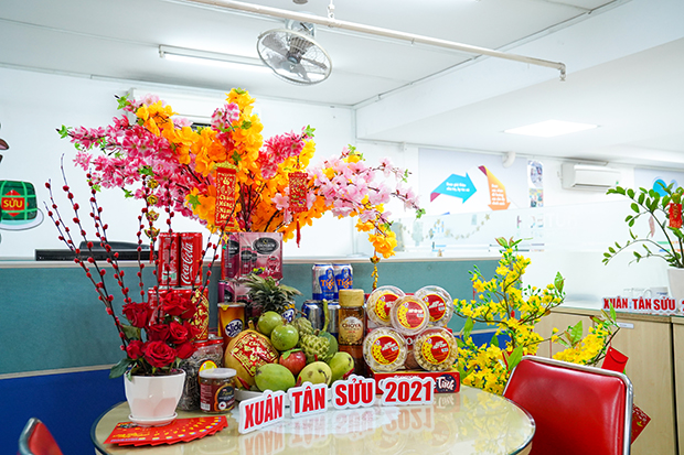 Bright spring colors to welcome Tet at HUTECH 173