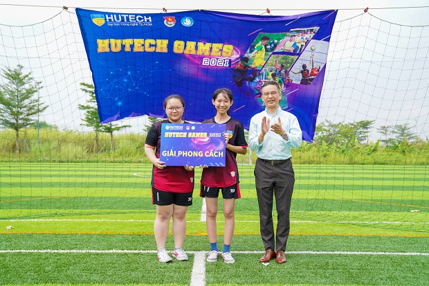 Theo dòng HUTECH Games 2021 - Vô địch Bóng đá nữ gọi tên Quản trị kinh doanh, Cầu lông & Cờ vua tranh tài sôi nổi 65