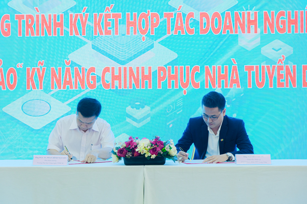 The signing of the cooperation agreement between the Faculty of Pharmacy and FPT Long Chau Pharmaceutical Joint Stock Company 59