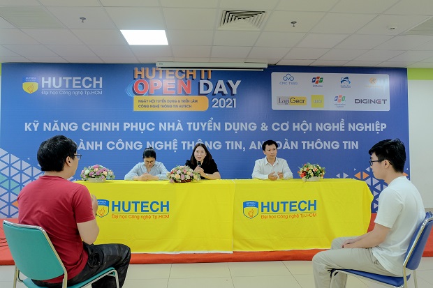 HUTECH IT students have a dialogue with experts on the promising BA/ERP careers 85