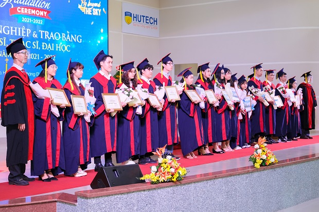 HUTECH trao bằng tốt nghiệp cho các Tiến sĩ, Thạc sĩ, Kỹ sư và cử nhân 214