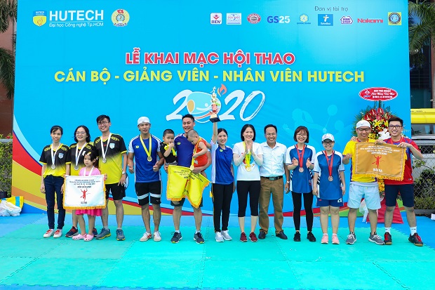 The 2020 HUTECH Faculty and Staff Sports Fest opens in an exciting atmosphere 299