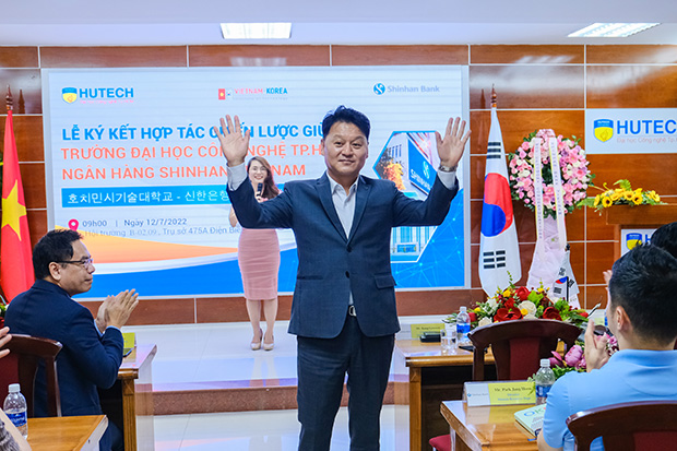 HUTECH và Ngân hàng Shinhan Việt Nam ký kết hợp tác chiến lược: Cơ hội cho nguồn nhân lực tương lai 89