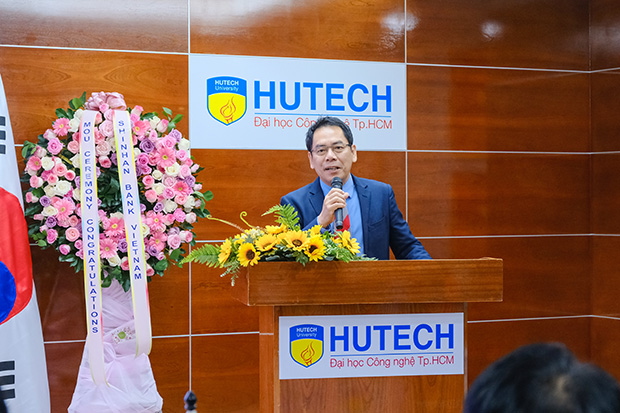 HUTECH và Ngân hàng Shinhan Việt Nam ký kết hợp tác chiến lược: Cơ hội cho nguồn nhân lực tương lai 143