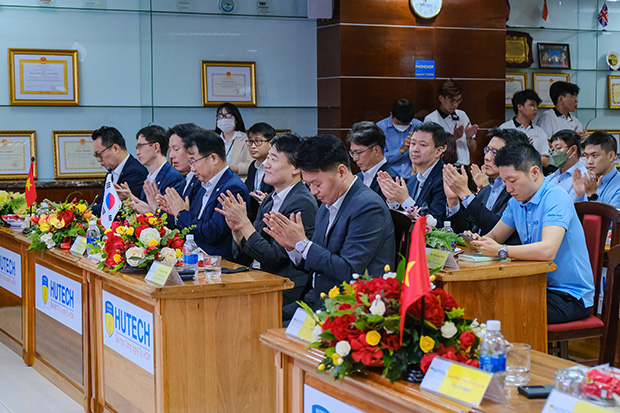 HUTECH và Ngân hàng Shinhan Việt Nam ký kết hợp tác chiến lược: Cơ hội cho nguồn nhân lực tương lai 242