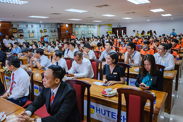 HUTECH và Ngân hàng Shinhan Việt Nam ký kết hợp tác chiến lược: Cơ hội cho nguồn nhân lực tương lai 240