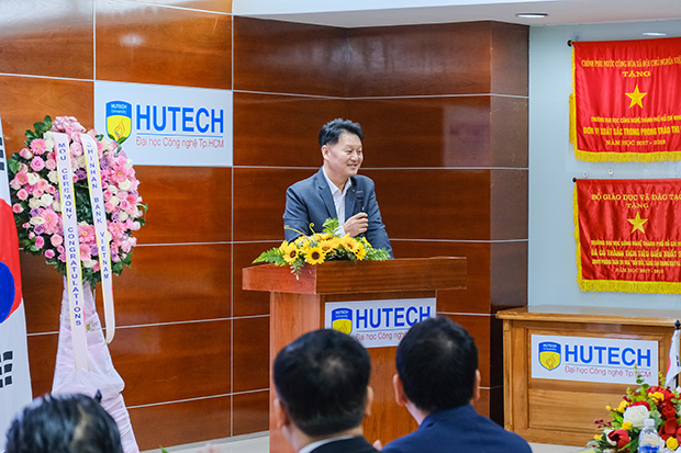 HUTECH và Ngân hàng Shinhan Việt Nam ký kết hợp tác chiến lược: Cơ hội cho nguồn nhân lực tương lai 159