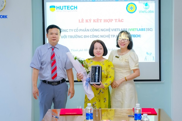 HUTECH signed a cooperation agreement with Vietlabs Technology Joint Stock Company on research, technology transfer and recruitment 12