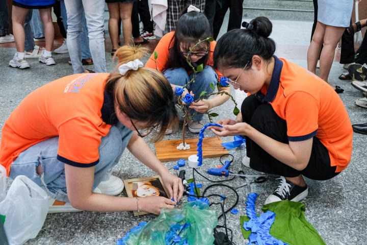 Các đội thi tập trung tạo nên thành phẩm HUTECH 2