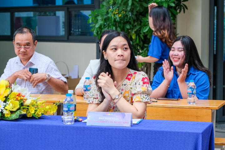 ThS. Nguyễn Thị Ngọc Ánh và ThS. Nguyễn Thanh Ý giữ vai trò Ban Giám khảo cuộc thi HUTECH 1