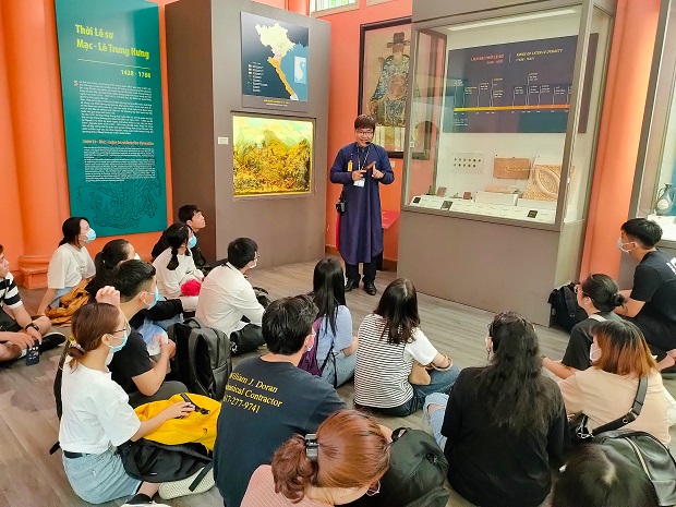 Sinh viên Viện Khoa học Xã hội & Nhân văn tìm hiểu nghệ thuật ngoại giao Đại Việt tại Bảo tàng Lịch sử Việt Nam 15