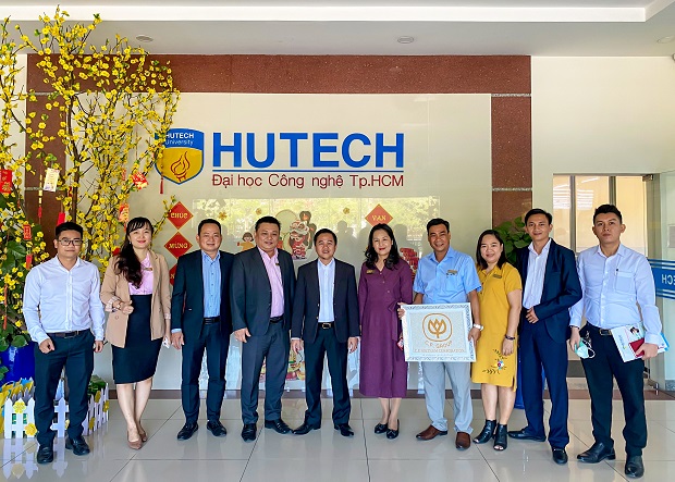 HUTECH welcomes the delegation of leaders from C.P Vietnam Corporation 34
