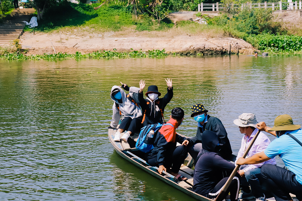 Sinh viên ngành Kỹ thuật môi trường HUTECH trải nghiệm thực tế tại Khu bảo tồn đất ngập nước Láng Sen 39