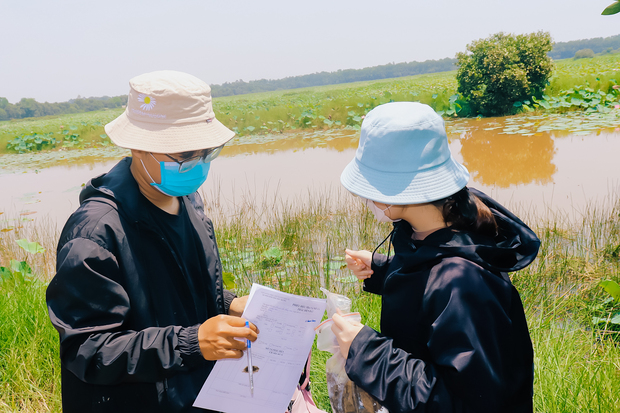Sinh viên ngành Kỹ thuật môi trường HUTECH trải nghiệm thực tế tại Khu bảo tồn đất ngập nước Láng Sen 46